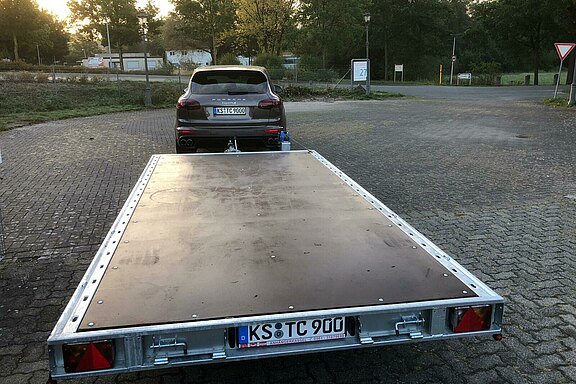auto_mit_anhaenger_221018.jpeg