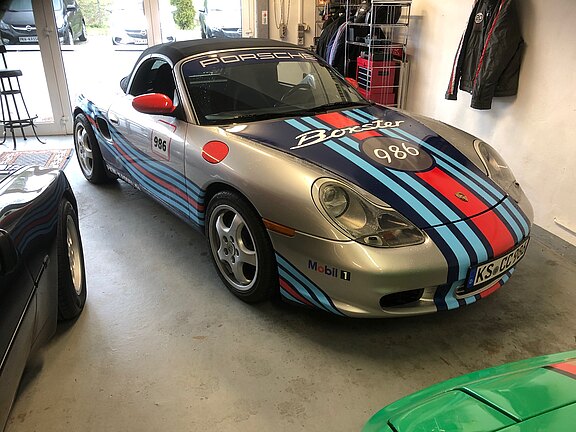 Porsche-Boxster-3-2-Modell-986-im-Racing-Look--04.jpg