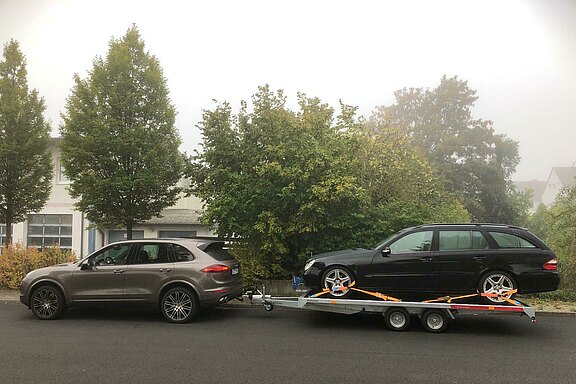 auto_auf_anhaenger_1_221018.jpeg